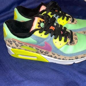 Nike LX 90s women’s athletic shoes